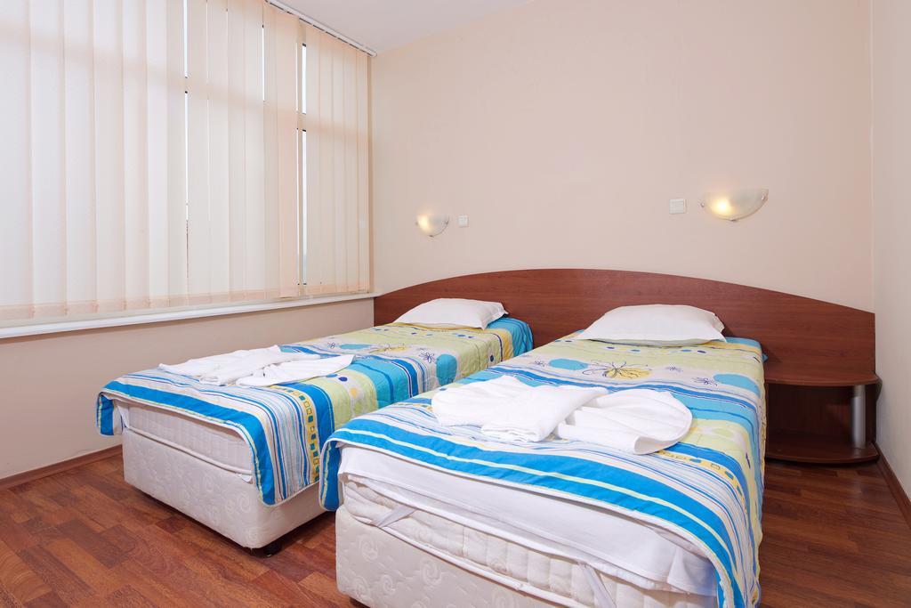 Red House Guest House Nessebar Zimmer foto