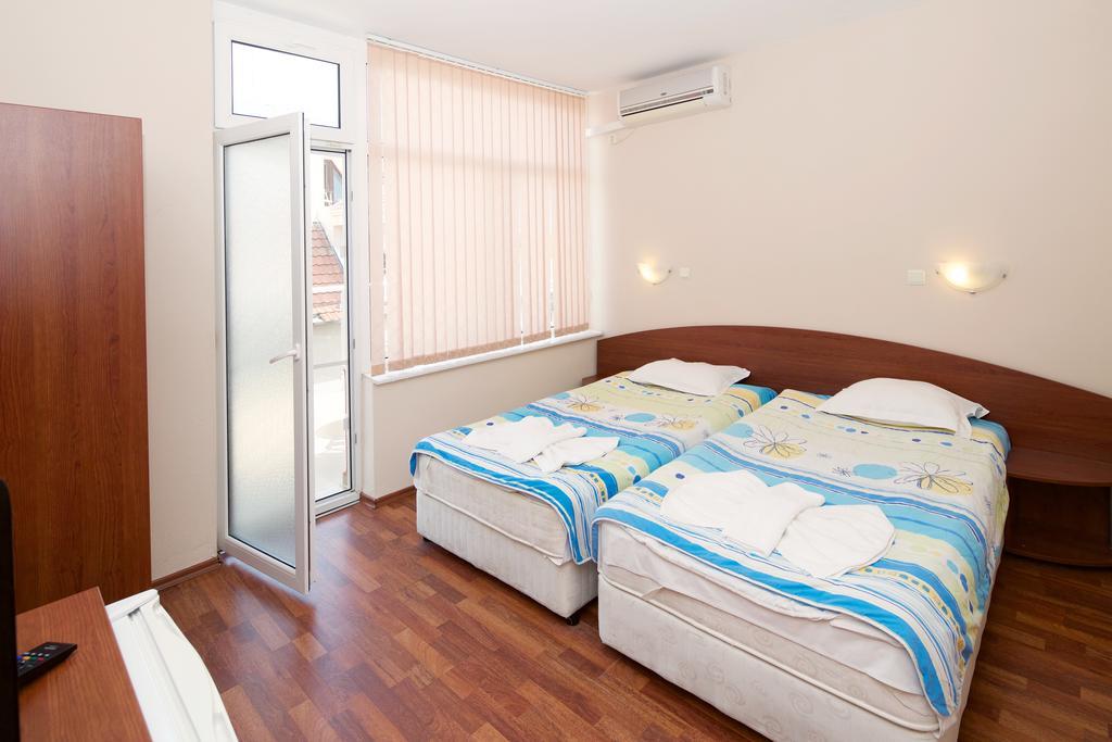 Red House Guest House Nessebar Zimmer foto