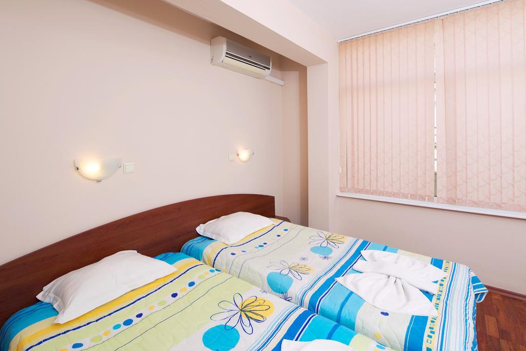Red House Guest House Nessebar Zimmer foto